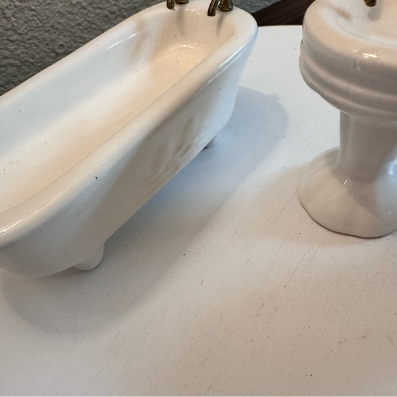 Vintage Dollhouse miniature furniture ceramic bathtub toilet & sink - Picture 3 of 13